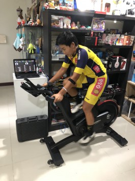 ส.จักรยานฯ ใช้วิทยาศาสตร์การกีฬา นำเทคโนโลยีใหม่ให้นักปั่นทีมชาติ ฝึกซ้อมอยู่ที่บ้านต้านไวรัสโควิด-19 จุฑาธิป-จาย ทดลองแล้วยกนิ้วให้