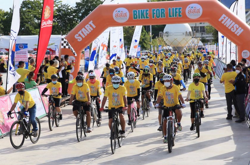 พ่อเมืองจันทบุรีร่วมนำขบวนนักจักรยาน “ปั่นเพื่อสุขภาพ Bike for Life” โดย สสส.