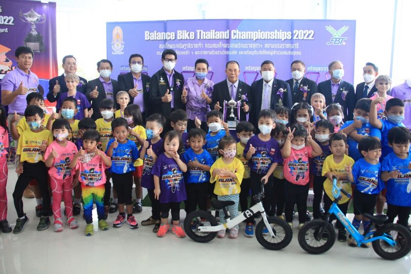 ศึกสองล้อ “หนูน้อยขาไถ ชิงแชมป์ประเทศไทย” ชิงถ้วยพระราชทานฯ บรรยากาศคึกคัก มีหนูน้อยนักปั่นแห่สมัครเพียบ
