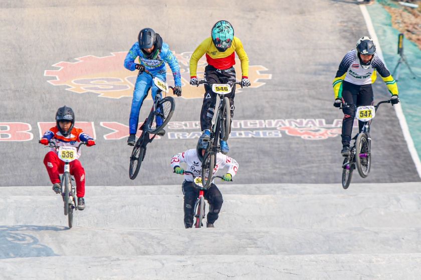ศึก BMX ชิงแชมป์ ปทท.สนามที่ 1 ที่ศรีสัชนาลัยนักปั่นแห่ชิงชัยคึกคัก ใครฝีมือดีมีโอกาสติดทีมชาติไทย