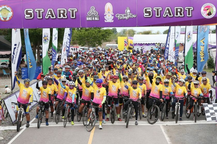 สองนักปั่นฮีโร่โอลิมปิก “เฟรม-แพร”  ร่วมปั่นกับแฟนคลับที่จังหวัดชัยนาท ศึกสองล้อ ไทยแลนด์ โอเพ่น สนาม 3