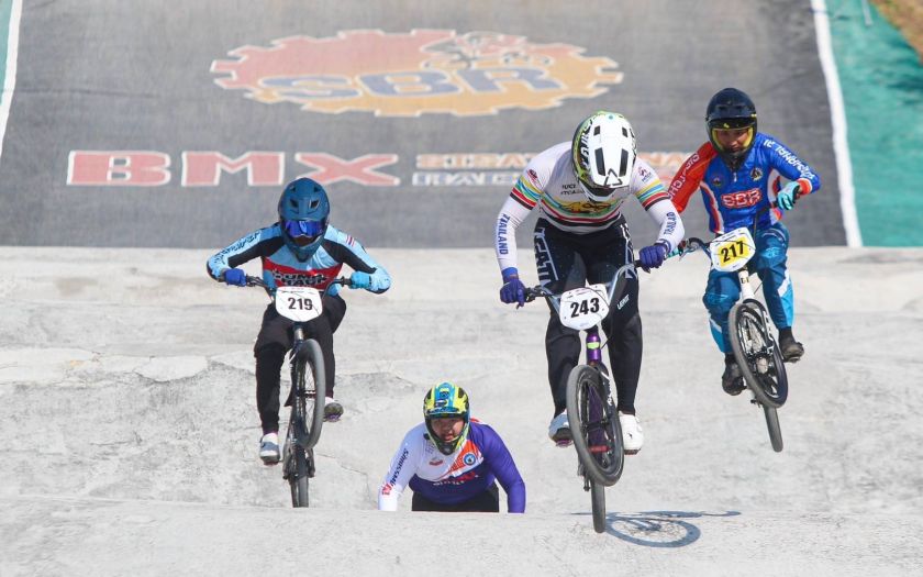 “โกเมธ” โชว์ฟอร์มสมราคาทีมชาติไทย ทะลุเข้าชิง BMX สนาม 1 ที่ศรีสัชนาลัย รอง ผวจ.สุโขทัยปลื้มใจนักปั่นล้นหลาม